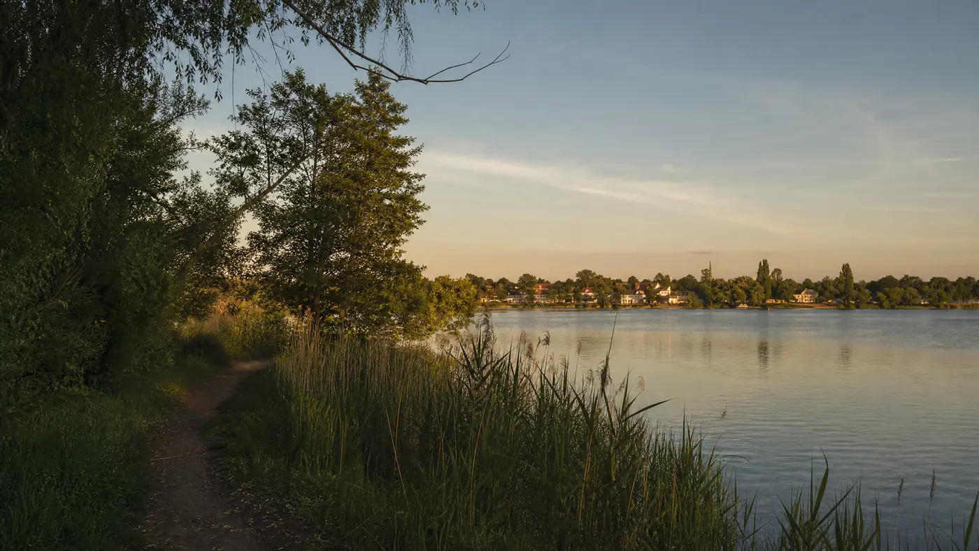 Waterside landscape in Berlin-Heiligensee for patients of Praxis Spring