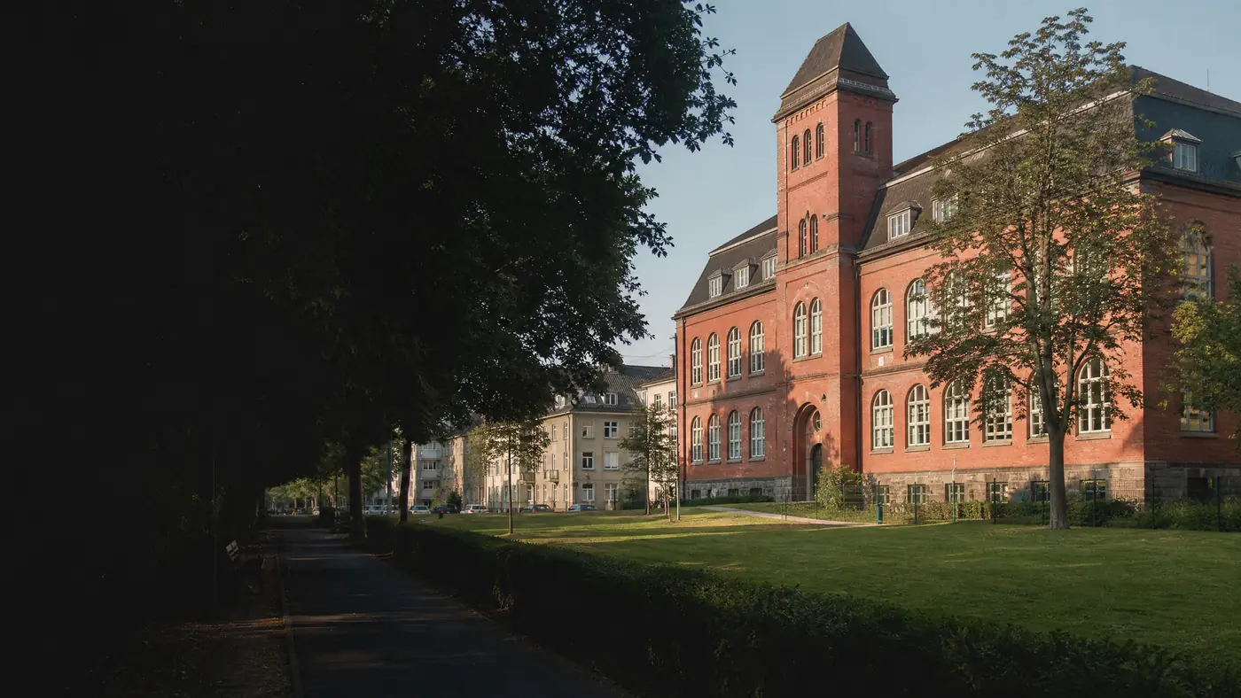 Reinickendorf town hall in Berlin-Wittenau for the Praxis Spring dentist location page